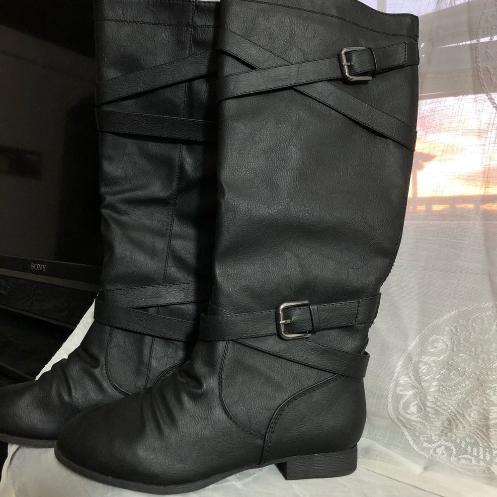 NEVER WORN, BRAND NEW TOP MODA BOOTS
